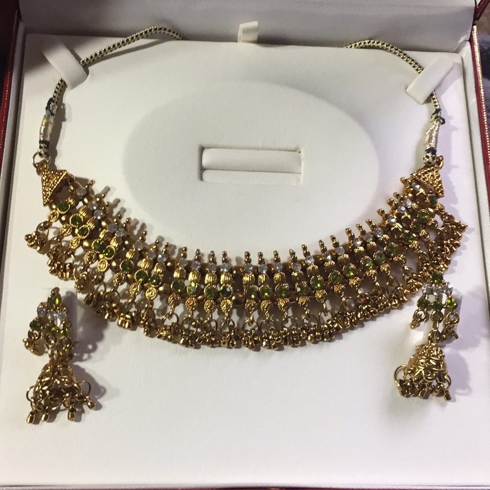 Necklace and earring set